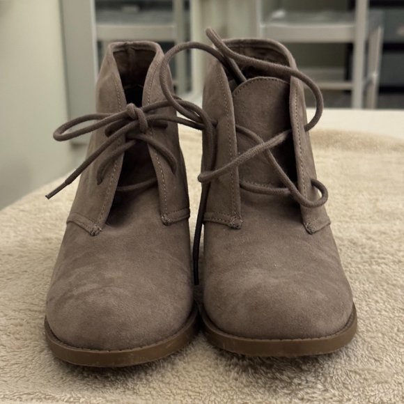 Taupe Suede Booties Women 7.5 M Carlos "Graham" lace-up tan boho ankle boot - Picture 11 of 11